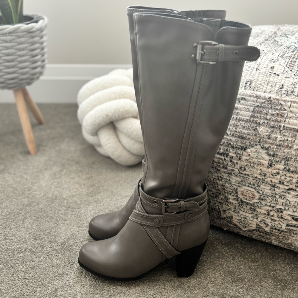 Reflexan Gray Heeled Boots with fuzzy lining
